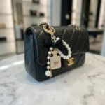 چارم بگ و آویز کیف طرح عطر شنل
