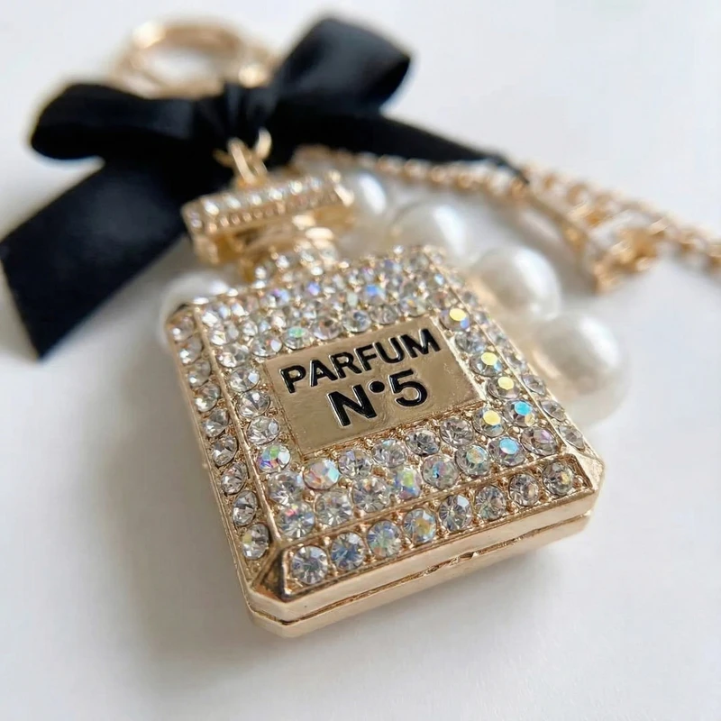 جاکلیدی عطر شنل با مروارید و برج ایفل