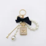 جاکلیدی عطر شنل نگین‌دار (مدل چارم بگ لوکس و مرواریدی) - Image 2